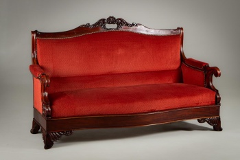 Антикварная скамья с резной короной код. RM4165041