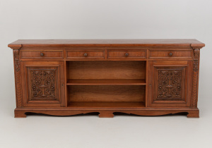 картинка Старинный комод салоне старинных вещей "Шебби" являющийся официальным дистрибьютором в России и Беларуси