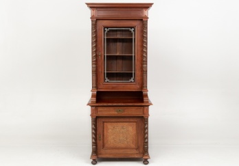 Антикварный посудный шкаф из ореха с витыми колоннами код. XX101754