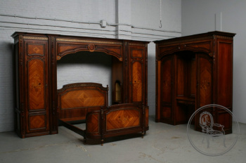 Старинный спальный гарнитур из красного дерева с инкрустацией код. BE5879