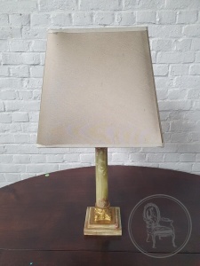 картинка Старинная настольная лампа на ножке из оникса с бронзой салоне старинных вещей "Шебби" являющийся официальным дистрибьютором в России и Беларуси