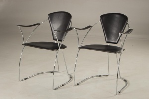 картинка Старинные кресла с металлическим каркасом (2 шт.) салоне старинных вещей "Шебби" являющийся официальным дистрибьютором в России и Беларуси