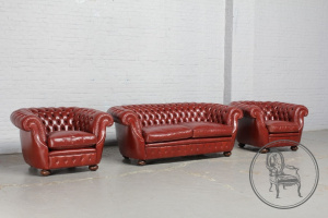 картинка Старинный комплект мягкой мебели салоне старинных вещей "Шебби" являющийся официальным дистрибьютором в России и Беларуси