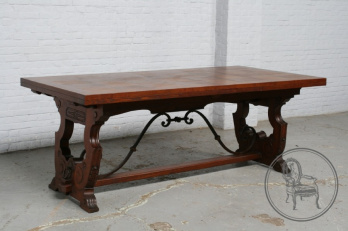 Антикварный комод из дуба в готическом стиле с бронзовыми накладками код. BE9378