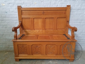 Антикварная скамья в готическом стиле с фантазийной резьбой код. BE4097717