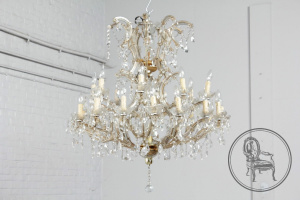 картинка Антикварная люстра из бронзы с хрусталем в стиле Мария-Терезия салоне старинных вещей "Шебби" являющийся официальным дистрибьютором в России и Беларуси