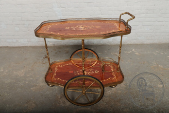 Старинный столик на колесах с маркетри и латунными элементами код. BE107103