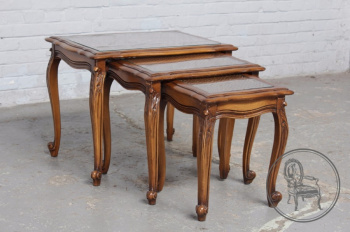 Старинный набор столиков код. BE6348