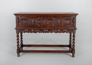 картинка Старинный комод салоне старинных вещей "Шебби" являющийся официальным дистрибьютором в России и Беларуси