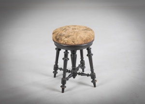 картинка Антикварный круглый табурет салоне старинных вещей "Шебби" являющийся официальным дистрибьютором в России и Беларуси