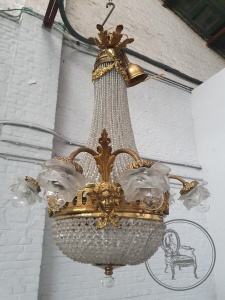 картинка Антикварная люстра в стиле Людовика XVI салоне старинных вещей "Шебби" являющийся официальным дистрибьютором в России и Беларуси