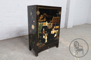 картинка Старинный комод в ориентальном стиле салоне старинных вещей "Шебби" являющийся официальным дистрибьютором в России и Беларуси