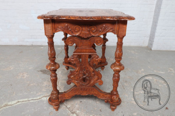 Антикварный ореховый стол с резной столешницей код. BE107362