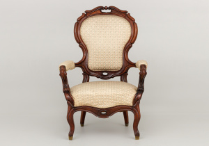 картинка Старинное кресло салоне старинных вещей "Шебби" являющийся официальным дистрибьютором в России и Беларуси