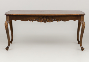 картинка Cтаринный столик салоне старинных вещей "Шебби" являющийся официальным дистрибьютором в России и Беларуси