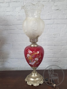 картинка Старинная лампа салоне старинных вещей "Шебби" являющийся официальным дистрибьютором в России и Беларуси