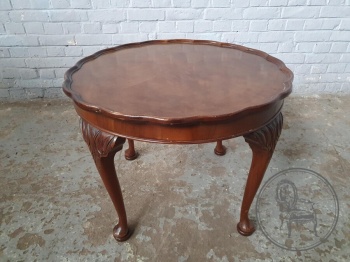 Старинный столик из красного дерева в стиле Королевы Анны код. BE4109123