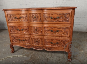 Антикварный дубовый комод с резными ящиками код. BE4126292