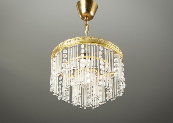 Старинная люстра с хрустальными подвесками и золотистой отделкой код.&nbsp;RM4114805