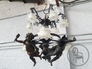 картинка Старинная люстра в стиле Рококо салоне старинных вещей "Шебби" являющийся официальным дистрибьютором в России и Беларуси