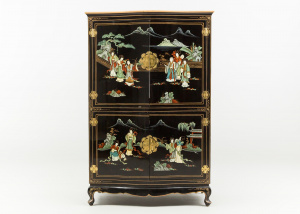 картинка Старинный комод салоне старинных вещей "Шебби" являющийся официальным дистрибьютором в России и Беларуси