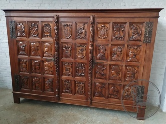 Антикварный высокий комод в готическом стиле код. BE4097669