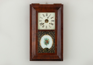 картинка Старинные настенные часы салоне старинных вещей "Шебби" являющийся официальным дистрибьютором в России и Беларуси