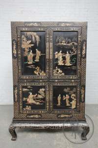 картинка Старинный комод в восточном стиле с ручной сюжетной росписью, резьбой и латунными накладками салоне старинных вещей "Шебби" являющийся официальным дистрибьютором в России и Беларуси