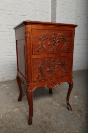 Антикварный комод из дуба в стиле рококо с растительным орнаментом код. BE107146