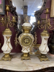 Антикварный каминный гарнитур: часы с канделябрами (2 шт.) код. BL62