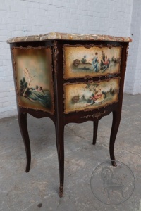 картинка Старинная ореховая тумбочка с росписью салоне старинных вещей "Шебби" являющийся официальным дистрибьютором в России и Беларуси