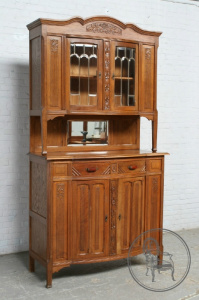 картинка Антикварный буфет салоне старинных вещей "Шебби" являющийся официальным дистрибьютором в России и Беларуси