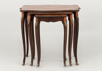 Старинный набор столиков код. RM68735