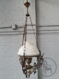 картинка Старинная ажурная люстра из брозны салоне старинных вещей "Шебби" являющийся официальным дистрибьютором в России и Беларуси