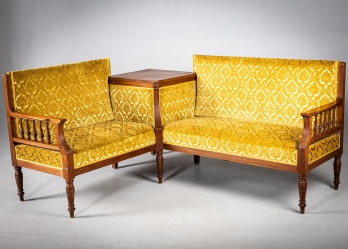 Старинный угловой диван со встроенным столиком в викторианском стиле код. RM4165878