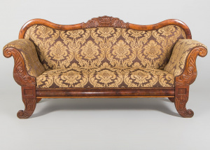 картинка Антикварная софа салоне старинных вещей "Шебби" являющийся официальным дистрибьютором в России и Беларуси