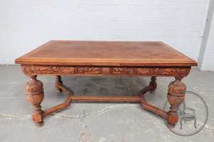 картинка Антикварный дубовый стол в стиле Тюдор салоне старинных вещей "Шебби" являющийся официальным дистрибьютором в России и Беларуси