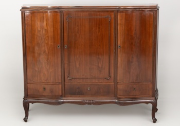 Старинный шкаф из красного дерева код. RM4099686