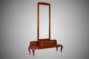 картинка Старинное трюмо из красного дерева салоне старинных вещей "Шебби" являющийся официальным дистрибьютором в России и Беларуси