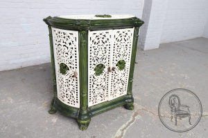 картинка Антикварная печь салоне старинных вещей "Шебби" являющийся официальным дистрибьютором в России и Беларуси