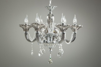 Старинная люстра с прозрачными стеклянными рожками и подвесками код.&nbsp;RM4107094