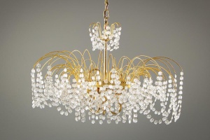 картинка Старинная хрустальная люстра салоне старинных вещей "Шебби" являющийся официальным дистрибьютором в России и Беларуси