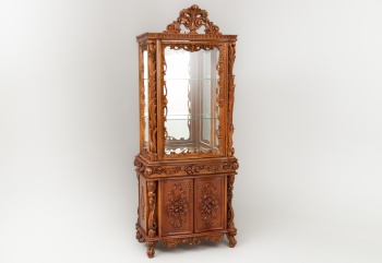 Старинная витрина в барочном стиле с короной код. RM4100176