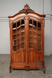 Антикварная витрина с навершием в виде стилизованной ракушки код. BE107279