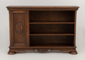 картинка Старинный комод салоне старинных вещей "Шебби" являющийся официальным дистрибьютором в России и Беларуси