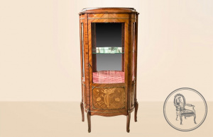 картинка Антикварная ореховая витрина салоне старинных вещей "Шебби" являющийся официальным дистрибьютором в России и Беларуси