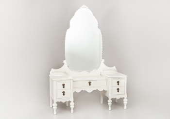 Старинный косметический столик код. RM49408