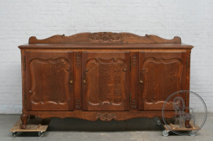 картинка Антикварный комод салоне старинных вещей "Шебби" являющийся официальным дистрибьютором в России и Беларуси