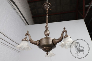 картинка Старинная люстра салоне старинных вещей "Шебби" являющийся официальным дистрибьютором в России и Беларуси