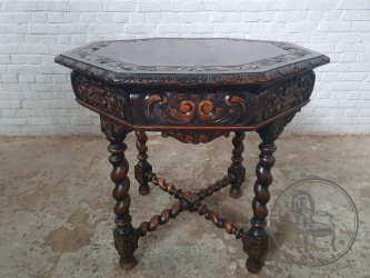 Антикварный приставной столик с винтовыми опорами в стиле Тюдор код. BE4096958